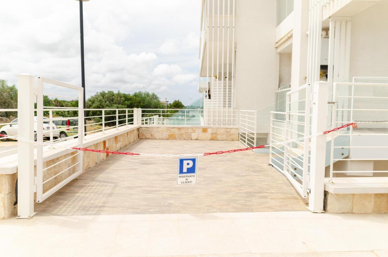 Апартаменты Apulialux Seaview Prestige Apt / Jacuzzi + Parking Полиньяно-а-Маре Экстерьер фото