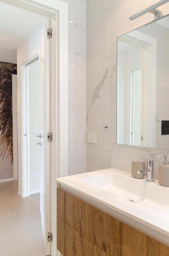Апартаменты Apulialux Seaview Prestige Apt / Jacuzzi + Parking Полиньяно-а-Маре Экстерьер фото